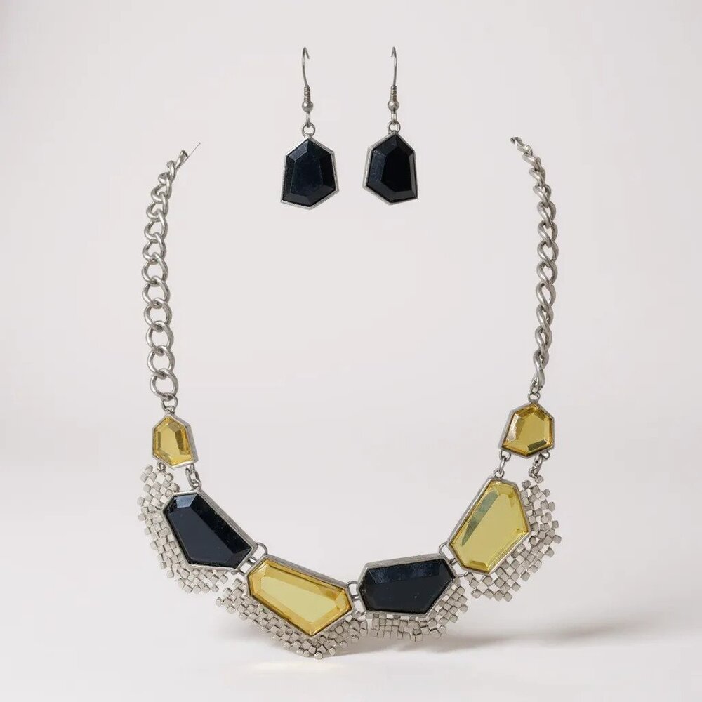 Clear yellowish and Black Facted lucite stud On silver Tone Necklace earring Set